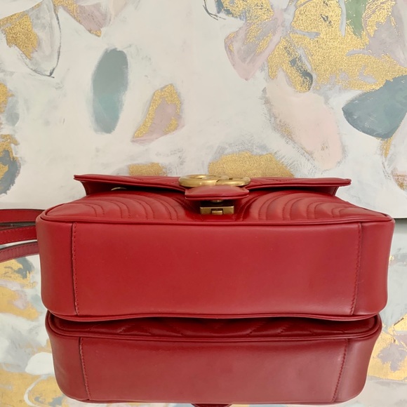 Gucci GG Small Marmont Matelasse Red Handbag - Picture 4 of 12